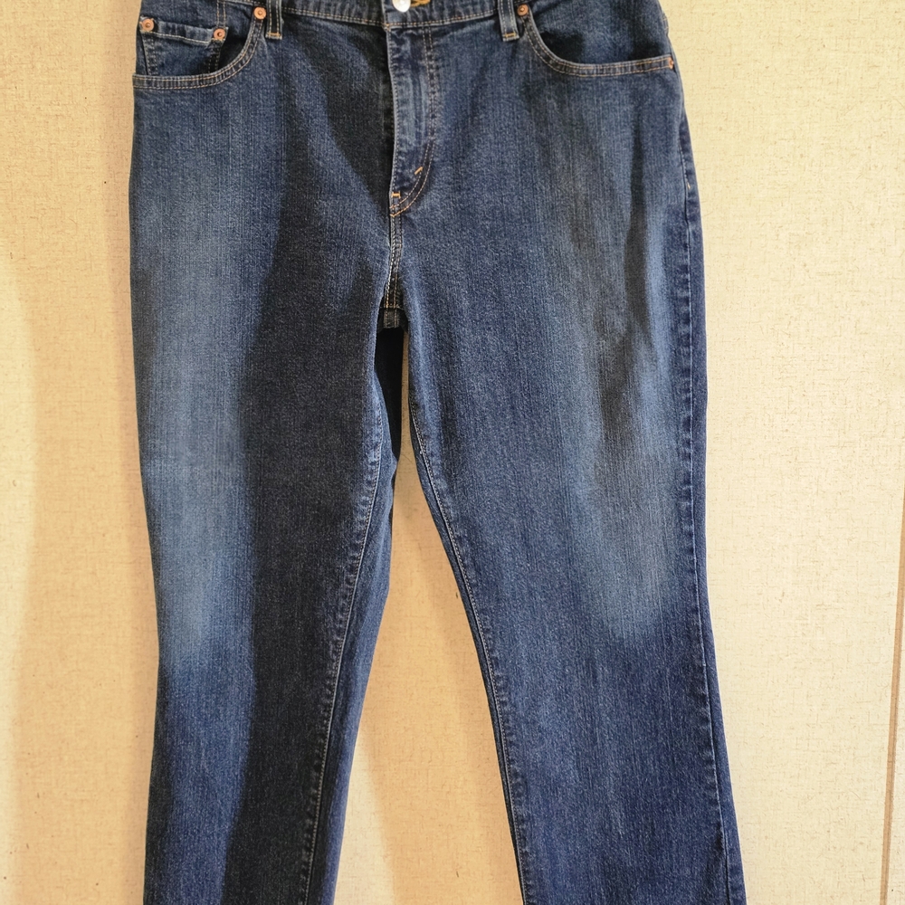 Ladie's Levi's Relaxed Boot Cut Jeans - Size 14S - Dark Blue